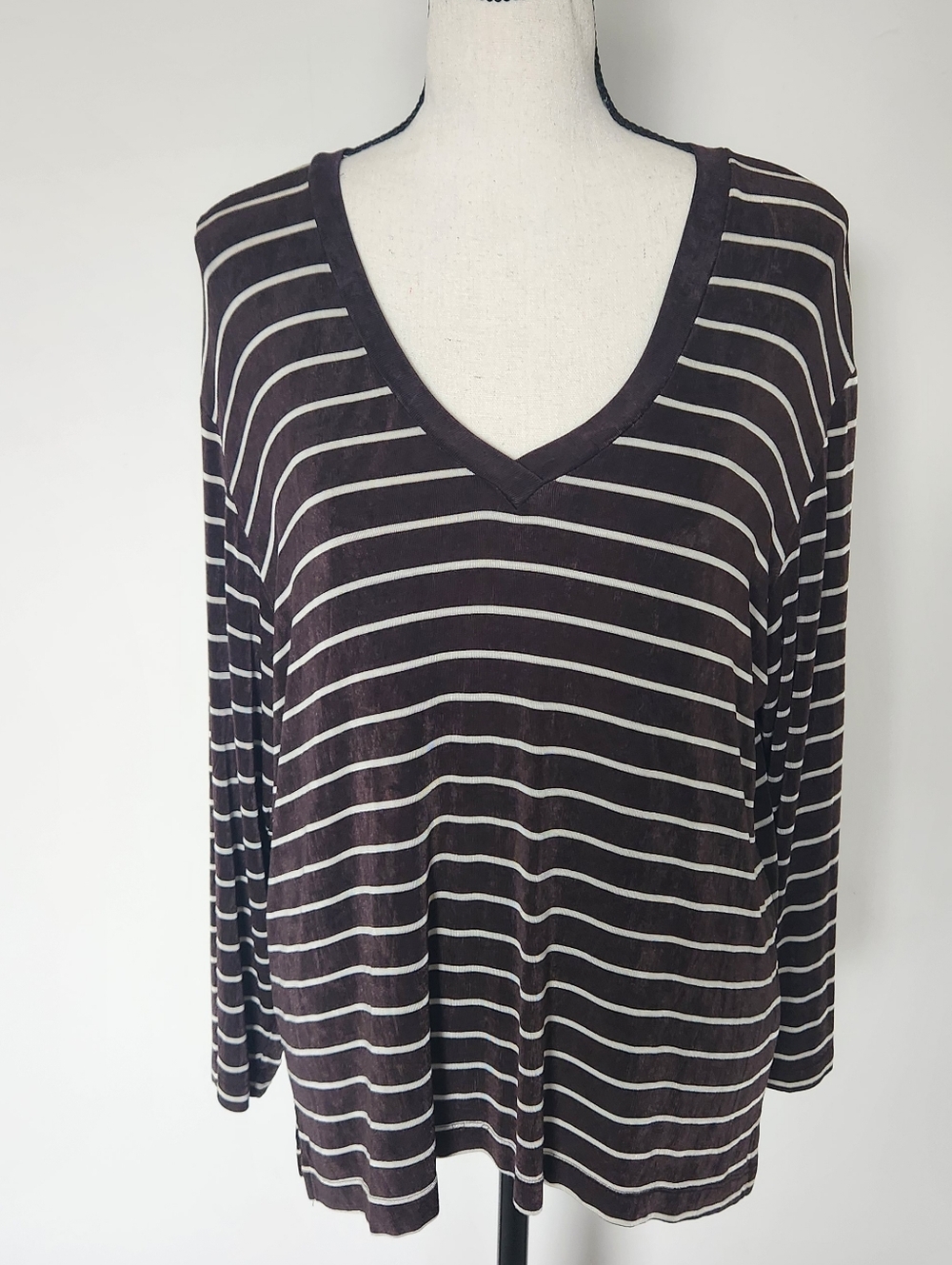 Chico’s Travelers Striped V-Neck Top Black White 3/4 Sleeve Liquid Knit 3  XL